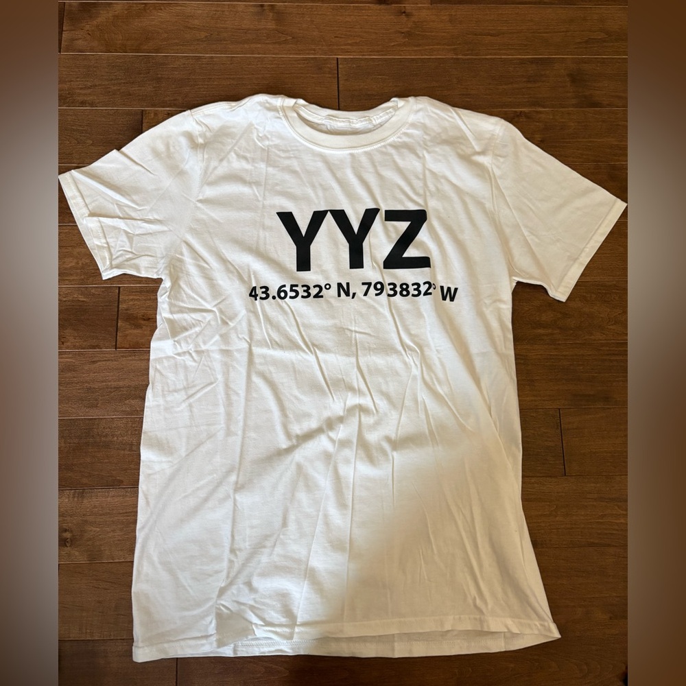 WHITE GRAPHIC TEE
